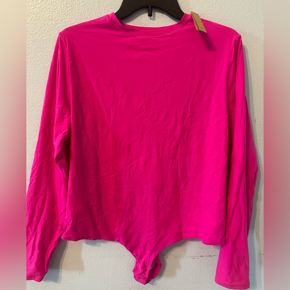 NWT SKIMS FITS EVERYBODY LONG SLEEVE CREW NECK BODYSUIT
